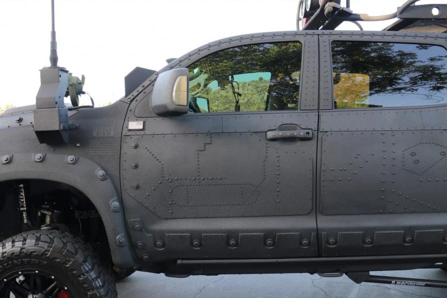Детали экстерьера Toyota Tundra CrewMax 4x4 Zombie Apocalypse 2013 года  (фото 130 из 461)